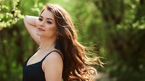 Hogyan állítható meg a hajhullás, és hogyan nyerheti vissza a haja sűrűségét?