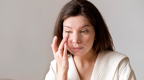 Hogyan küzdjünk hatékonyan a szem körüli és a szemöldök közötti ráncok ellen?