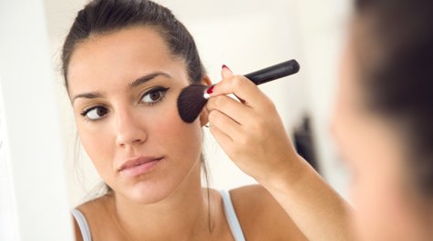 Hogyan használjunk korrektort a hibátlan megjelenés eléréséért?