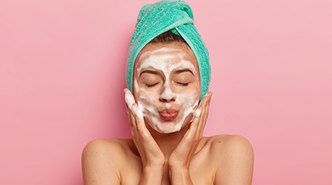 Az arcbőr hámlasztása – Fedezze fel a bőrére gyakorolt előnyeit