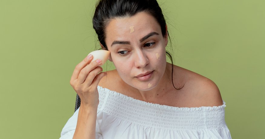 Hogyan válasszuk ki a legjobb alapozót pattanásos bőrre? - Hero