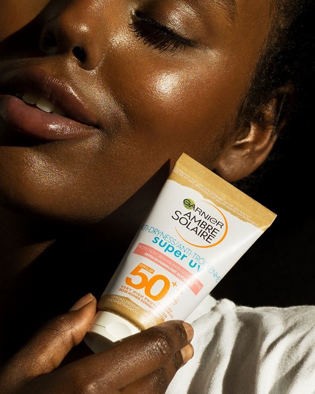 Garnier Ambre Solaire Super UV fényvédő az arcra, száraz bőrre SPF50+